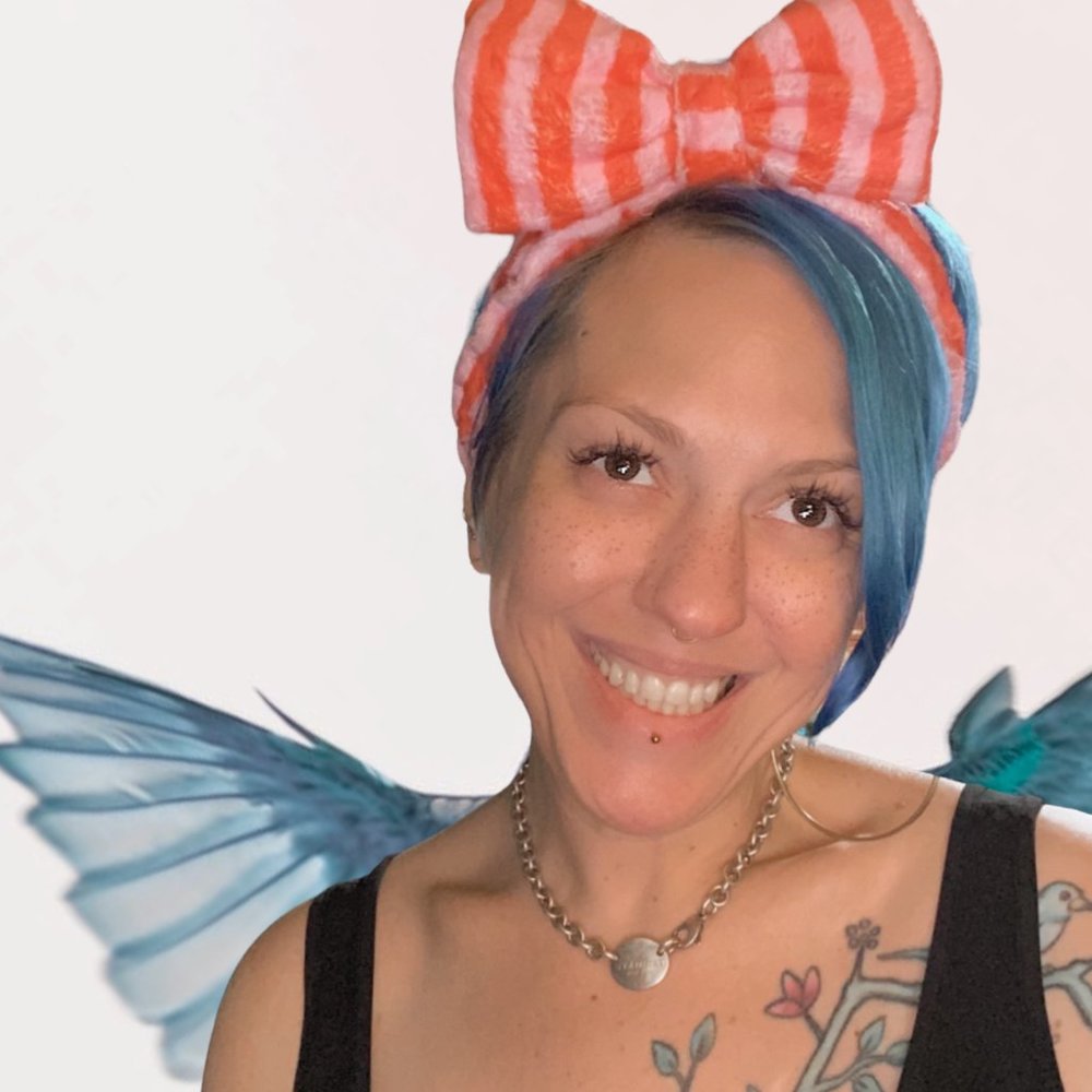 Meet your Posher, Wingz Mayhem - Picture 1 of 7